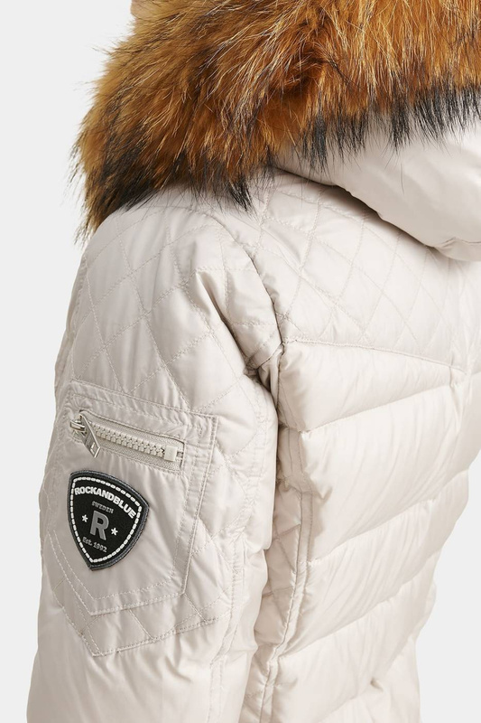 ROCKANDBLUE BEAM BEIGE 90 cm - Damski puchowy płaszcz z kapturem o bardzo wąskim kroju